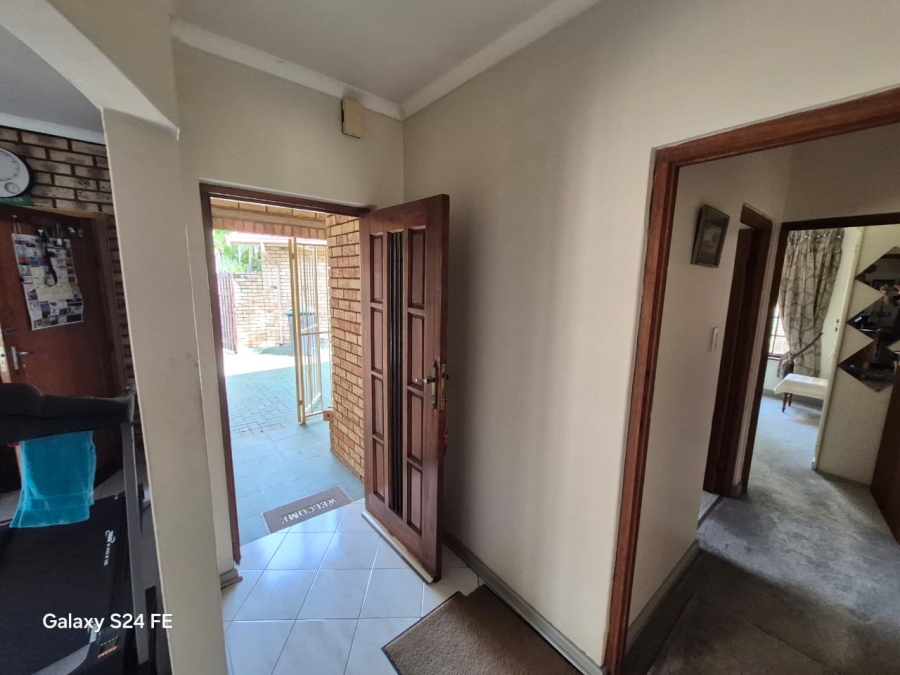 4 Bedroom Property for Sale in Safari Gardens North West